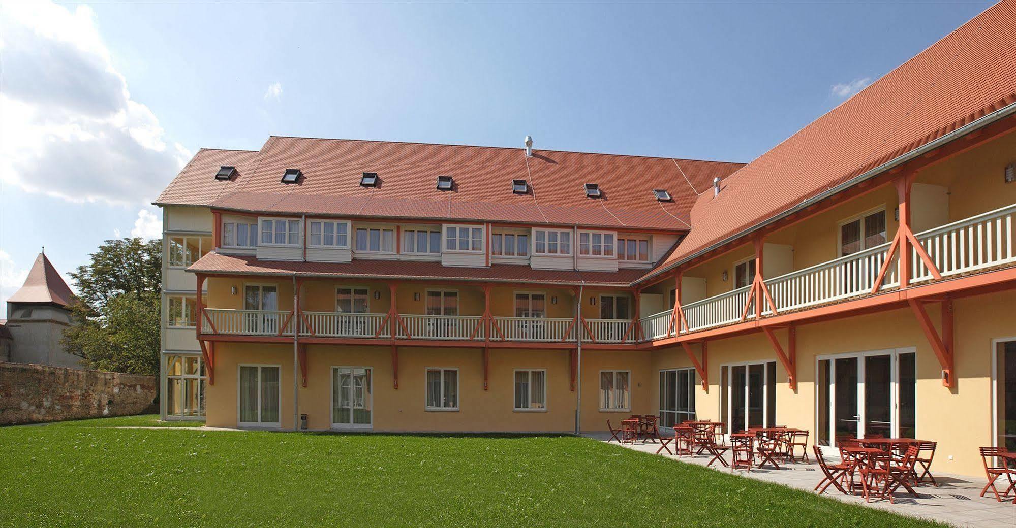 Jufa Hotel Nordlingen Bagian luar foto